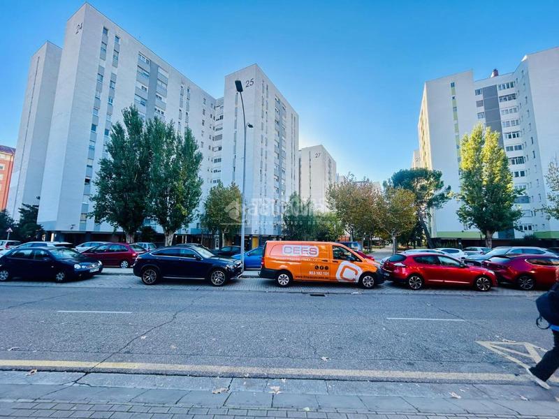 Foto 6c933605-2a35-44eb-ad04-c5111cf7dae3. Parking voiture dans Laguna de Duero