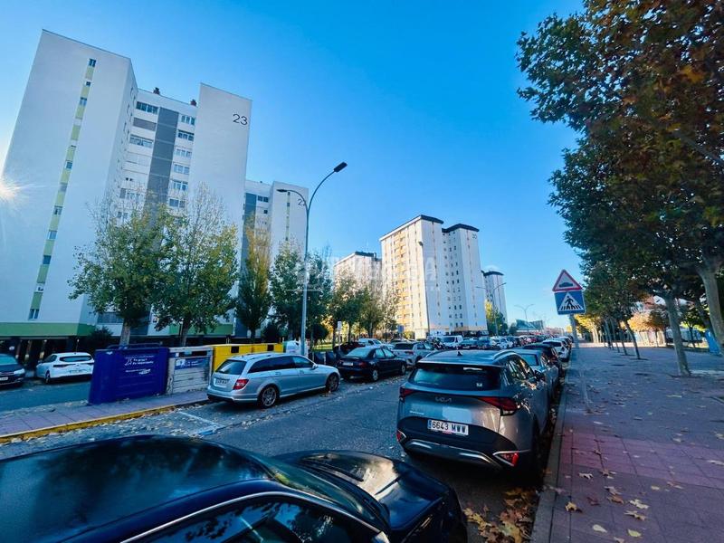 Foto 6e9ab722-4475-44ca-9c77-13903bea8487. Parking voiture dans Laguna de Duero