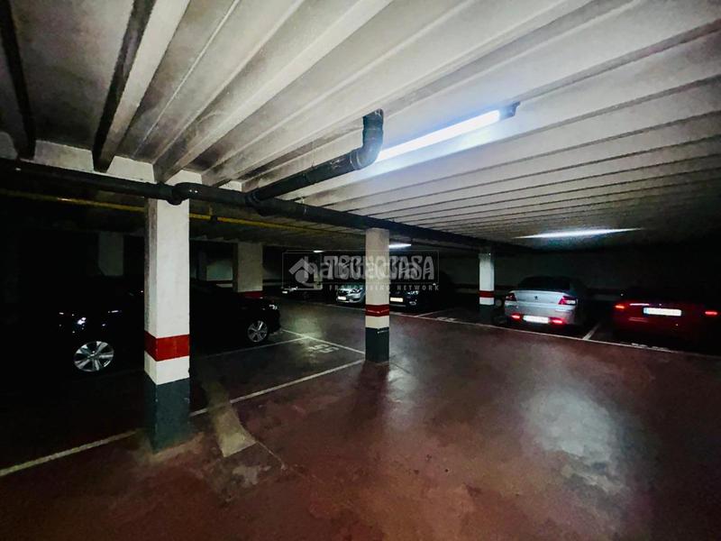 Foto 7b6521e5-fbc1-4e99-9d91-3c008c92184a. Parking voiture dans Laguna de Duero