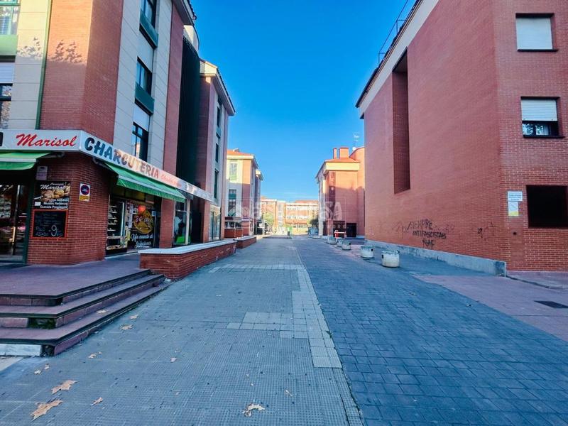 Foto be9c5bc5-396c-443b-89ed-52bbd030bff2. Parking voiture dans Laguna de Duero