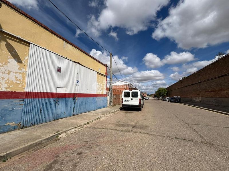 Foto a67a6877-4bc3-4864-9500-f02234a141fc. Local comercial a Nava del Rey