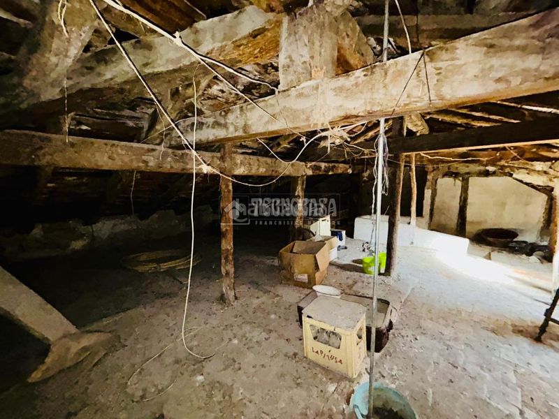Foto b6688fc1-f117-45e8-aa09-e257de9289c1. Casa aparellada a Camporredondo