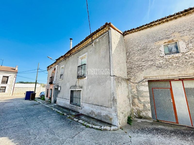 Foto c0093ae2-6cef-4f32-9e42-d76e979f11f9. Casa aparellada a Camporredondo