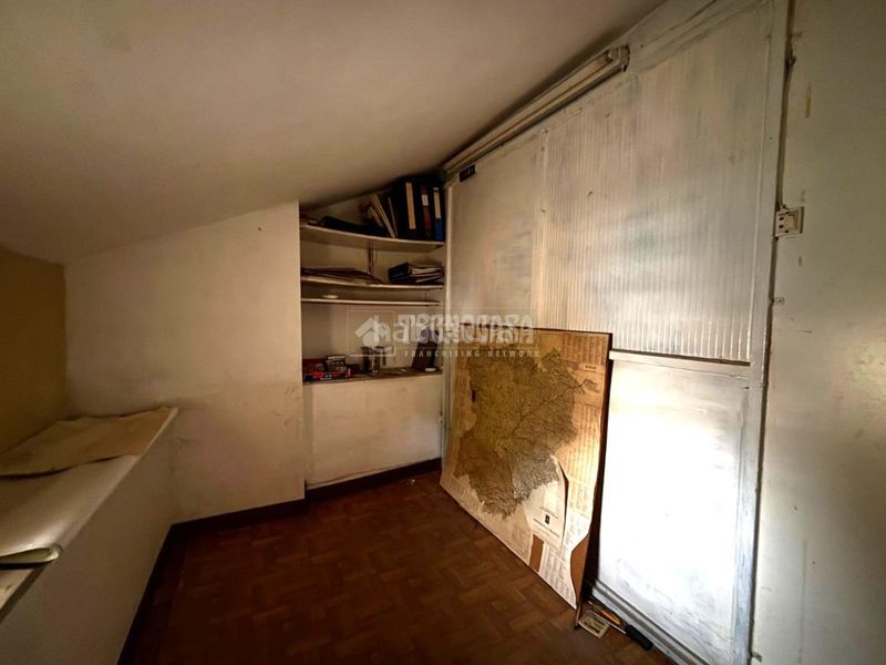 Foto ce2d4706-c740-46d2-b93c-8f2fe3a8e1f1. Aparcament cotxe a Medina del Campo