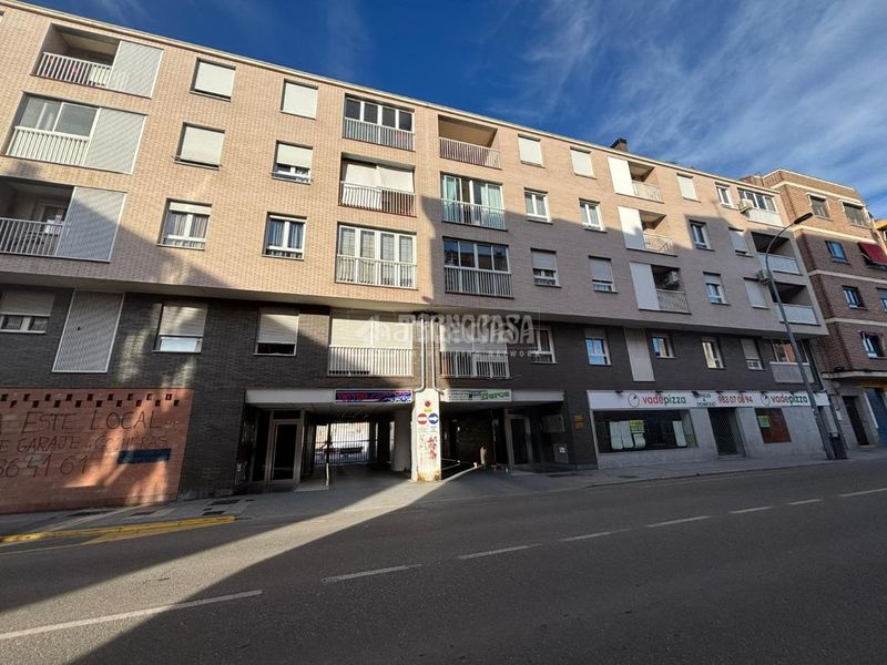 Foto 2ff337c1-2b65-4ef8-bbcc-b62f1aa9ebd9. Aparcament cotxe a Medina del Campo