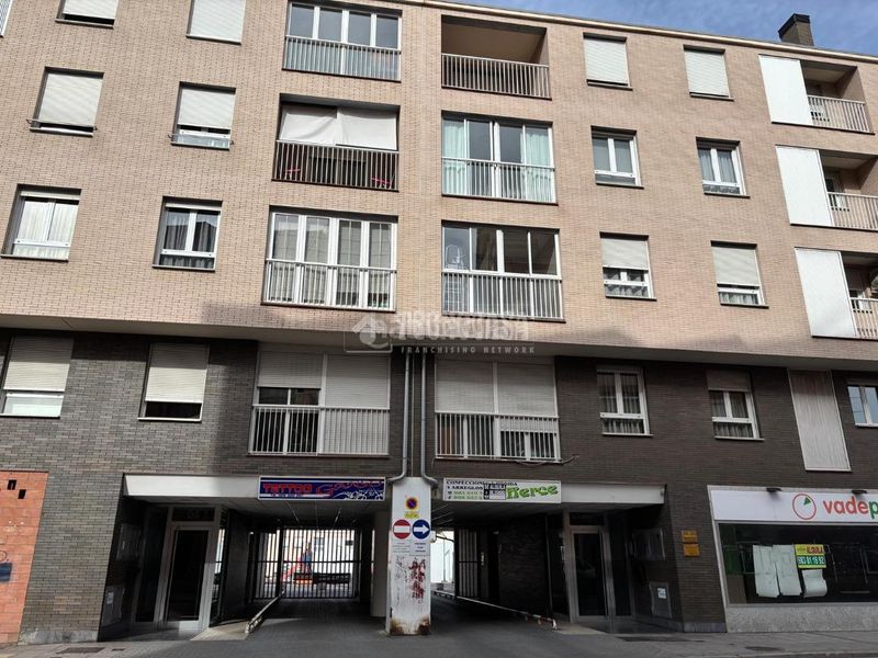 Foto 427556be-37cb-4405-bc9a-966bfa8a4d4d. Aparcament cotxe a Medina del Campo