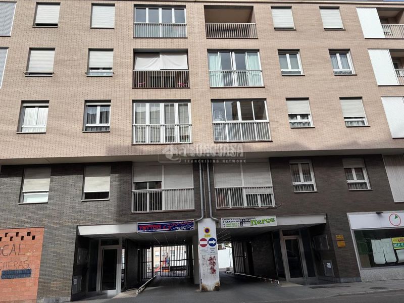 Foto fc41ae8b-dd8f-4391-87f7-fed1a9bcf819. Aparcament cotxe a Medina del Campo