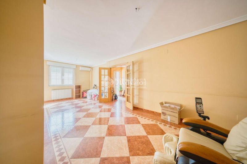 Foto 9e27e87d-3209-4b31-ac6b-25132032d9b0. Casa aparellada amb calefacció aparcament a Laguna de Duero