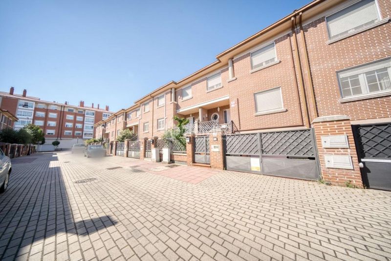 Foto beafa35a-4f22-4e55-948a-144c9ce772c1. Casa aparellada amb calefacció aparcament a Laguna de Duero