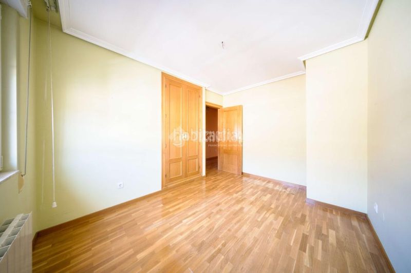 Foto e1af539e-42a6-47d5-8f19-2916884879a9. Casa aparellada amb calefacció aparcament a Laguna de Duero