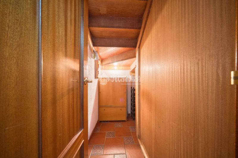 Foto 5450bad2-8094-45b3-a9f1-d815705ddf9b. Casa aparellada amb calefacció aparcament a Laguna de Duero