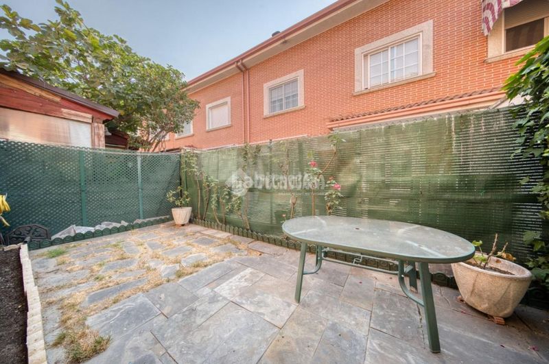 Foto 55b2be69-0b5c-4088-bd33-0b1c6fe990ee. Casa aparellada amb calefacció aparcament a Laguna de Duero