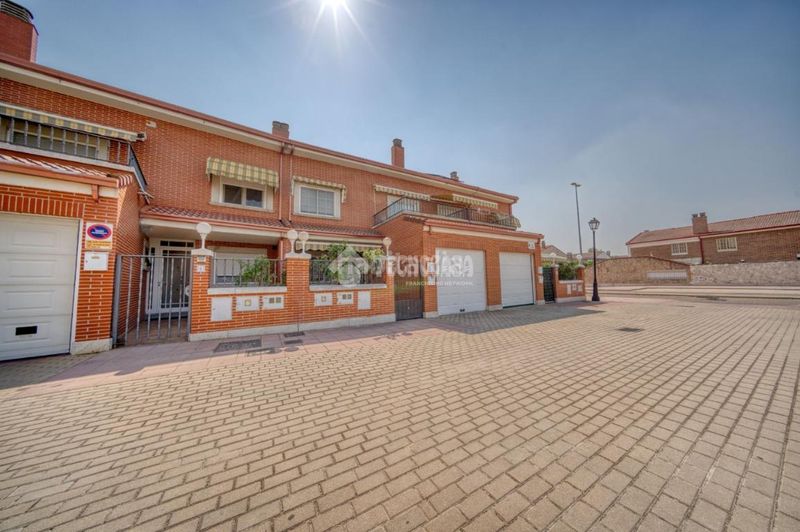 Foto 6ff46161-f4ba-41be-a6e5-1071d1f9ad00. Casa aparellada amb calefacció aparcament a Laguna de Duero