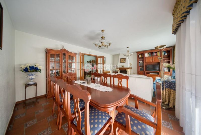 Foto c2c242f6-2568-46d3-bd03-d3f25b8c1872. Casa aparellada amb calefacció aparcament a Laguna de Duero