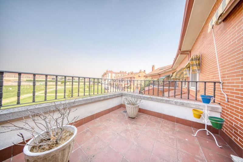 Foto c8124667-813d-422b-9dda-a470720552a7. Casa aparellada amb calefacció aparcament a Laguna de Duero