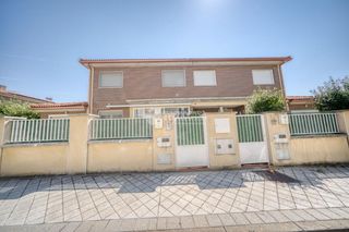 Maison jumelée à Laguna de Duero. Casa en venta en laguna de duero