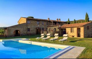 Haus in Caldes de Malavella. Magnifica propiedad cerca golf pga de 20 hectareas con casa de p