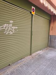 Local Comercial a Carrer de francesc oller 75. Local tipo almacén con 2 puertas y vado