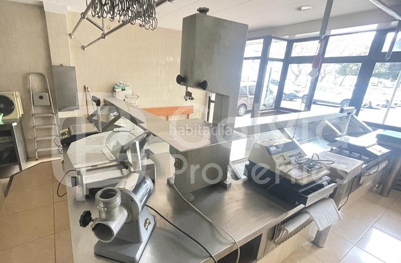 Foto 73f9b04c-e314-4df7-8b90-1a4cc92cd1b2. Local comercial tu negocio en marcha en Bellvitge Hospitalet de Llobregat (L´)