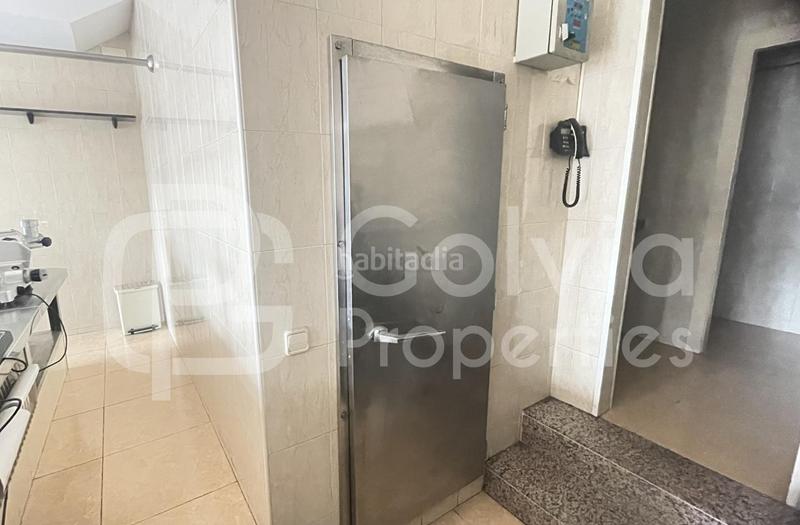 Foto a0b7d53f-e494-46e4-8bb6-86c3b3ed4c3a. Local comercial tu negocio en marcha en Bellvitge Hospitalet de Llobregat (L´)