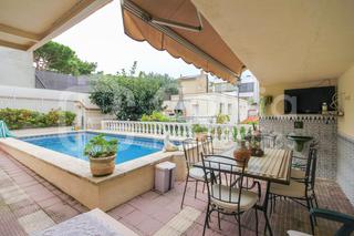 Maison  Gardenies. Singularmente única  viladecans