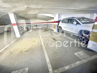 Parking coche  Travessera industrial. Plaza de parking doble