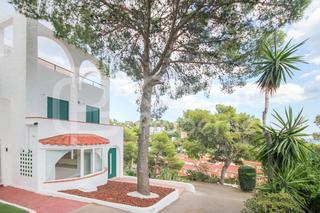 Casa adossada a El Poal. Estrena vistas al mar