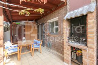 Maison jumelée à Montmar. Exclusiva casa adosada en montemar