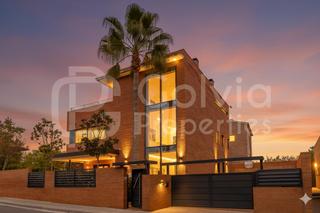 Casa  Carrer joan miró. Sueños únicos Casa  Carrer joan miró. Sueños únicos