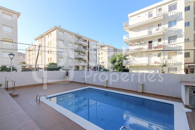 Foto 3fa82ccb-841f-4bc1-9ed8-fe167a4ad842. Pis amb aparcament piscina a Segur Platja Segur de Calafell