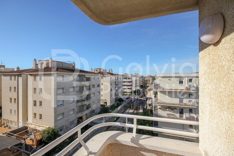 Foto 617d475b-2a60-48b5-b176-fd639bb5e554. Pis amb aparcament piscina a Segur Platja Segur de Calafell