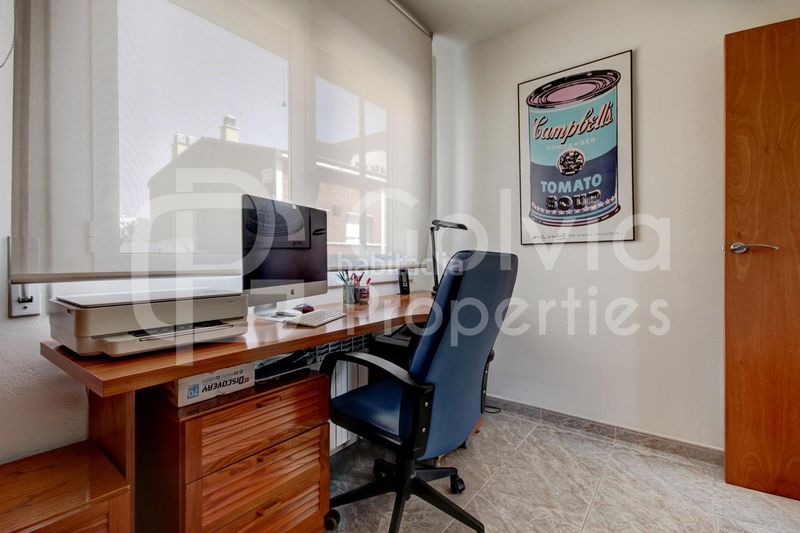 Foto 04fb9aa4-6715-4c83-bb31-ef9139c3baec. Casa adossada amb calefacció aparcament piscina a Gavà