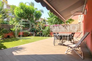 Casa adossada  Plaça de les panes. Oasis céntrico