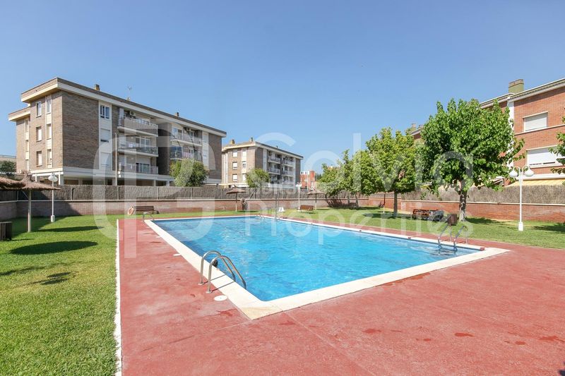 Foto 4168d067-75e8-444b-b859-3830168e0fa0. Casa adossada amb calefacció aparcament piscina a Gavà