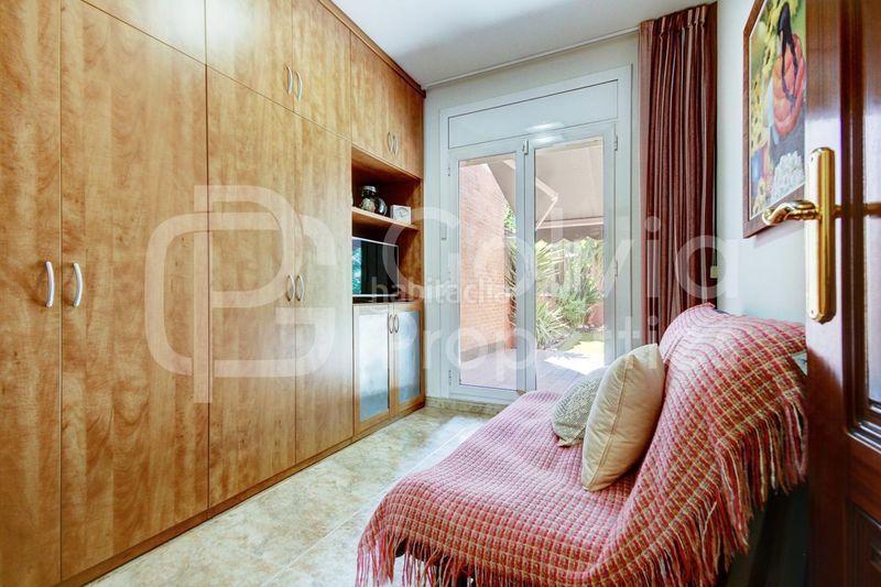 Foto 51f101c3-a074-4575-a2b9-8bc32c604f7b. Casa adossada amb calefacció aparcament piscina a Gavà