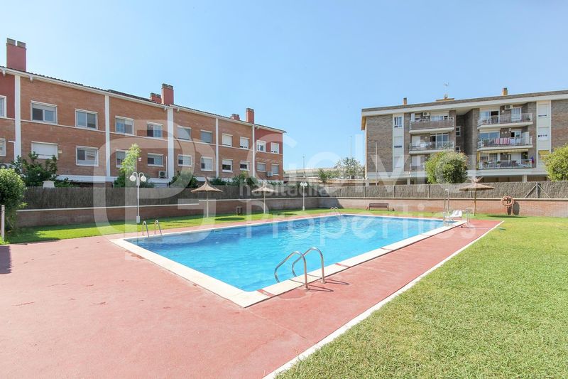 Foto c5010ca4-1d17-4d54-baef-0fdaffef8862. Casa adossada amb calefacció aparcament piscina a Gavà