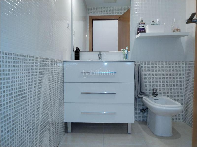 Foto 0a915da9-593e-43ec-8384-74b21fcb4350. Piso  de 3 habitaciones, 2 baños y plaza de parking en Camarles