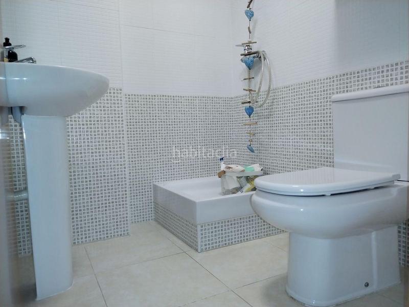 Foto e9bd3e4e-cda0-4926-b588-00c6d57c228c. Piso  de 3 habitaciones, 2 baños y plaza de parking en Camarles