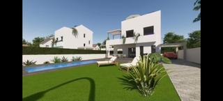 Xalet a Deltebre. Chalet con 3 habitaciones, jardín, piscina, buhardilla y terraza