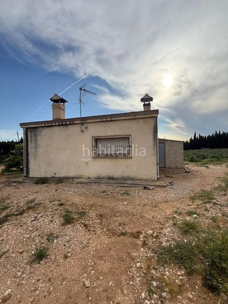 Foto dbf0d181-c957-4986-8b63-4b929f152d98. Masia a Camarles