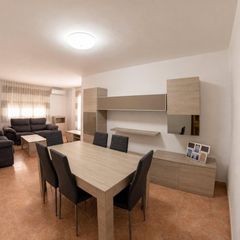 Pis a Deltebre. Piso amueblado de 3 habitaciones con dos terrazas y trastero en