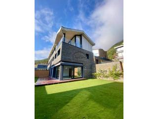 Dúplex  Escàs. Espectacular dúplex con gran jardín en venta en el corazón de es
