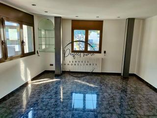 Miete Etagenwohnung  Tarragona. En alquiler  piso céntrico  en andorra la vella