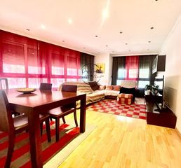 Flat in Centro. Piso en planta alta con terraza, sol y vistas a la montaña en el