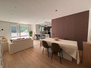 Piso en Centro. Piso totalmente reformado con gran terraza y vistas abiertas a l