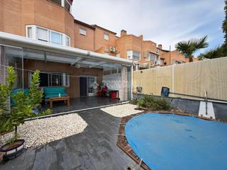 Maison jumelée à Parque Coimbra. Casa en venta en móstoles