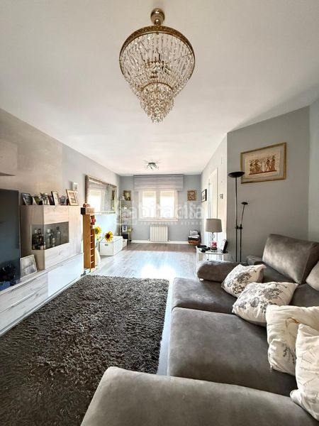 Foto b1f83fe4-75ac-4d14-879e-f5eed875e4ac. Casa aparellada amb calefacció aparcament a Parque Coimbra Móstoles