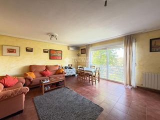 Casa aparellada a Parque Coimbra. Casa en venta en móstoles