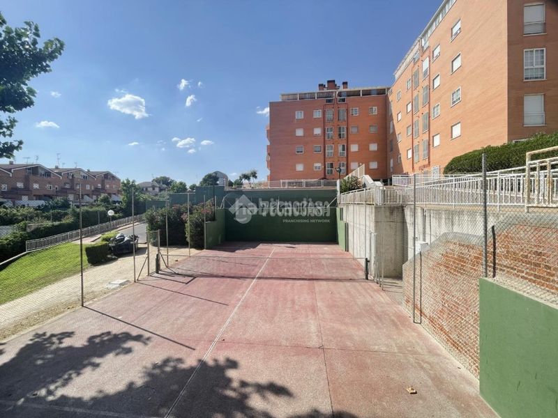 Foto 9c2a71fd-0f45-4431-8d16-681f816c0c2a. Pis amb calefacció aparcament piscina a Parque Coimbra Móstoles