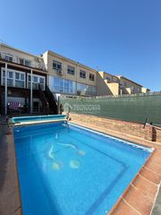 Maison jumelée à Parque Coimbra. Casa en venta en móstoles